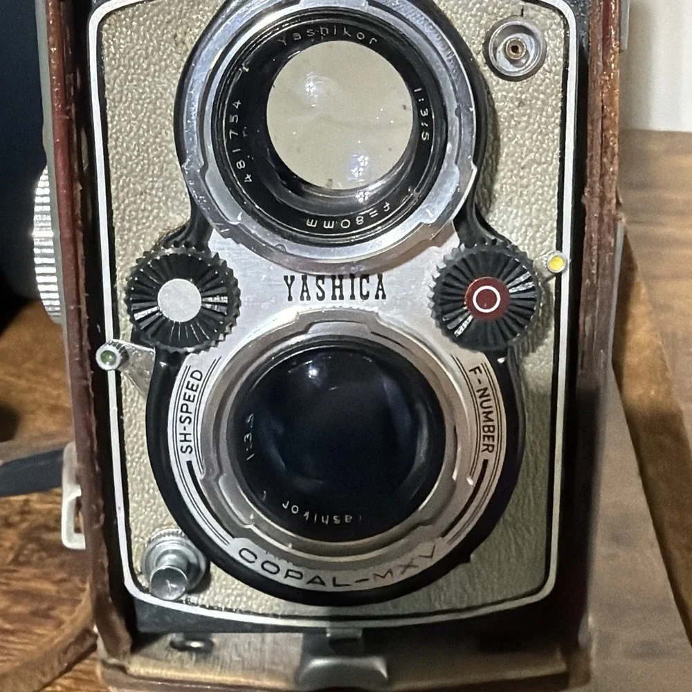 Yashica D Twin Lens Reflex Camera Copal-MXV 3.5 lens Japan Flash Accessories
